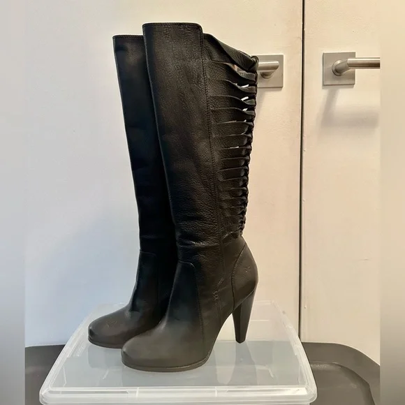 Frye: Mikaela Twisted Tall Mid Cal Black Full Zip Boot | Size 7 - Picture 1 of 6